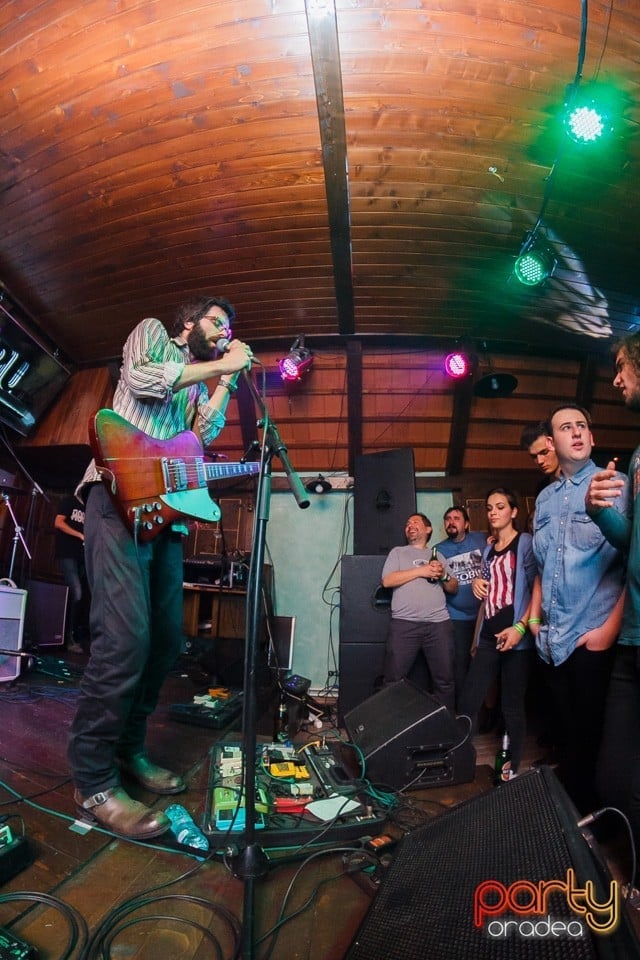 Concert Robin And The Backstabbers, Queen's Music Pub