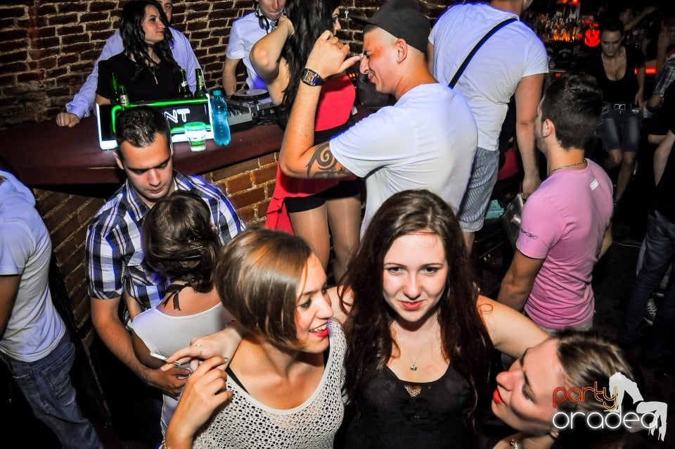 Crazy One Hour Free Holsten Party, 