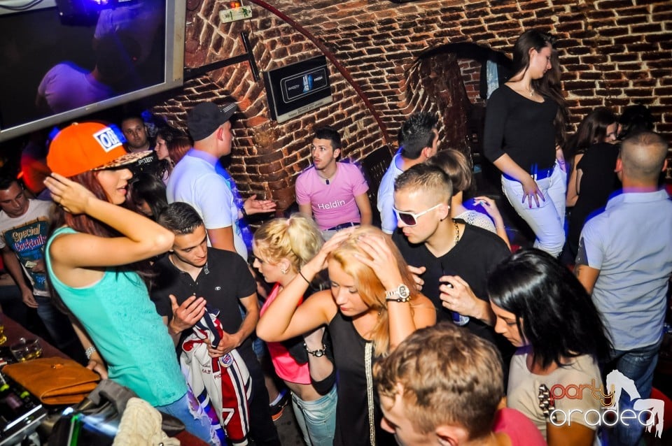 Crazy One Hour Free Holsten Party, 