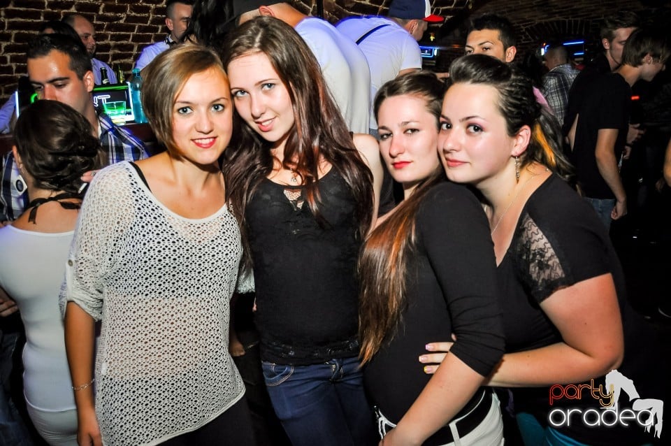 Crazy One Hour Free Holsten Party, 