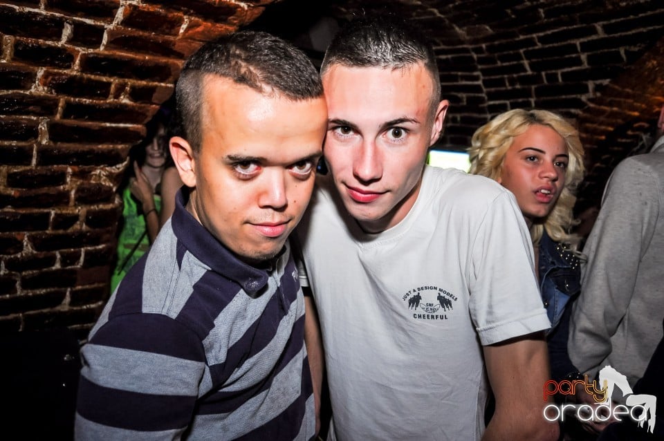 Crazy One Hour Free Holsten Party, 