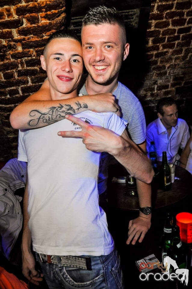 Crazy One Hour Free Holsten Party, 