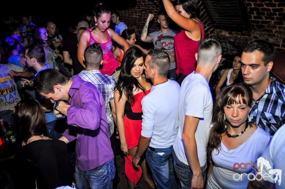 Crazy One Hour Free Holsten Party, 