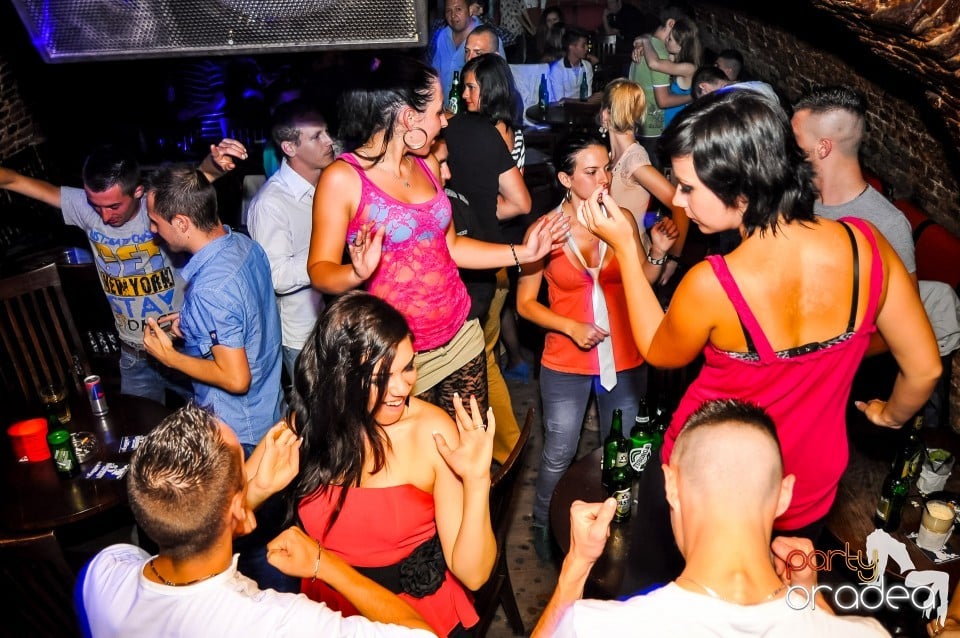 Crazy One Hour Free Holsten Party, 