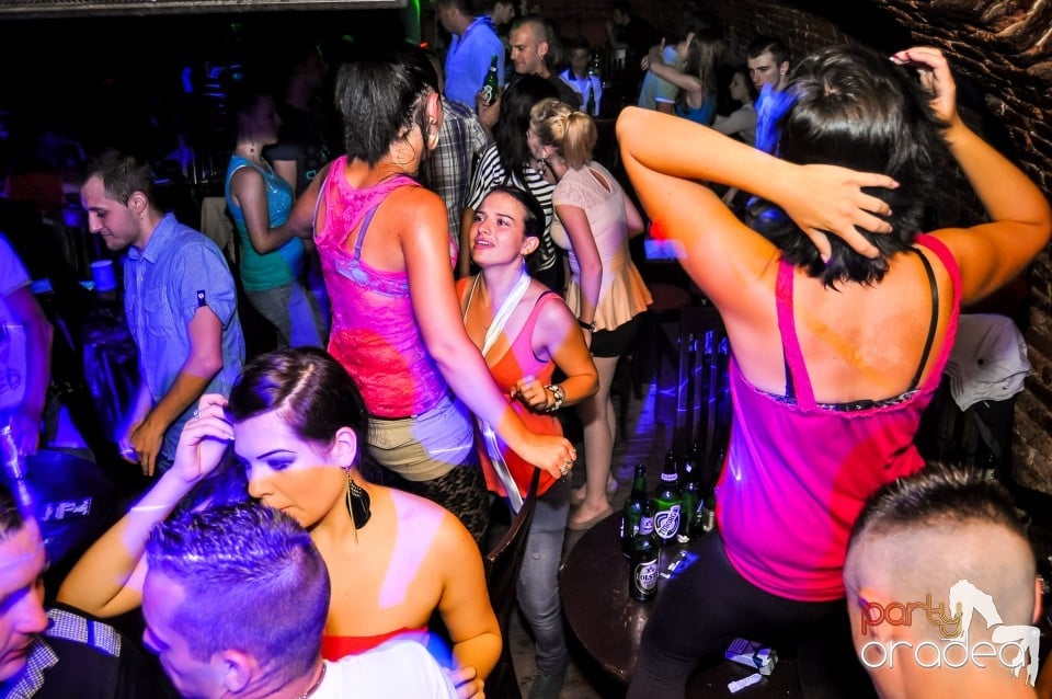 Crazy One Hour Free Holsten Party, 