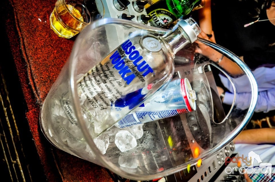 Crazy One Hour Free Holsten Party, 