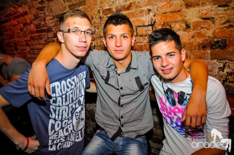 Crazy One Hour Free Holsten Party, 