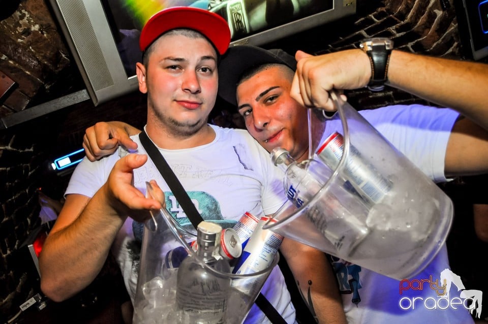 Crazy One Hour Free Holsten Party, 