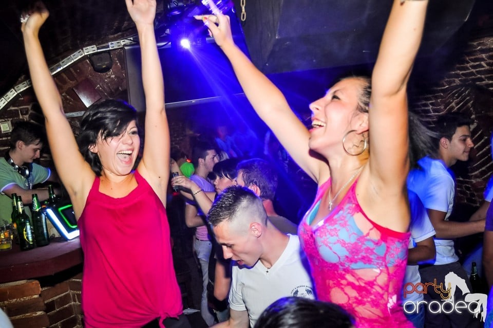 Crazy One Hour Free Holsten Party, 