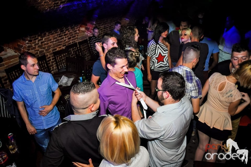 Crazy One Hour Free Holsten Party, 