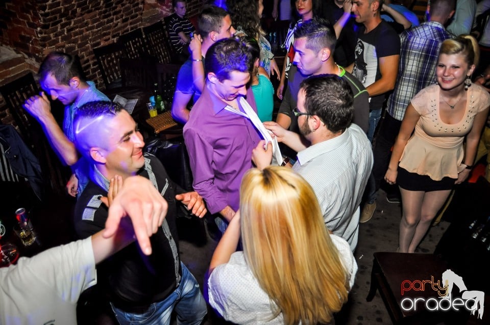 Crazy One Hour Free Holsten Party, 