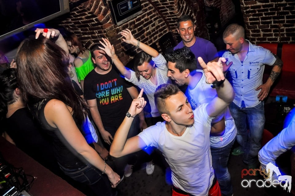 Crazy One Hour Free Holsten Party, 