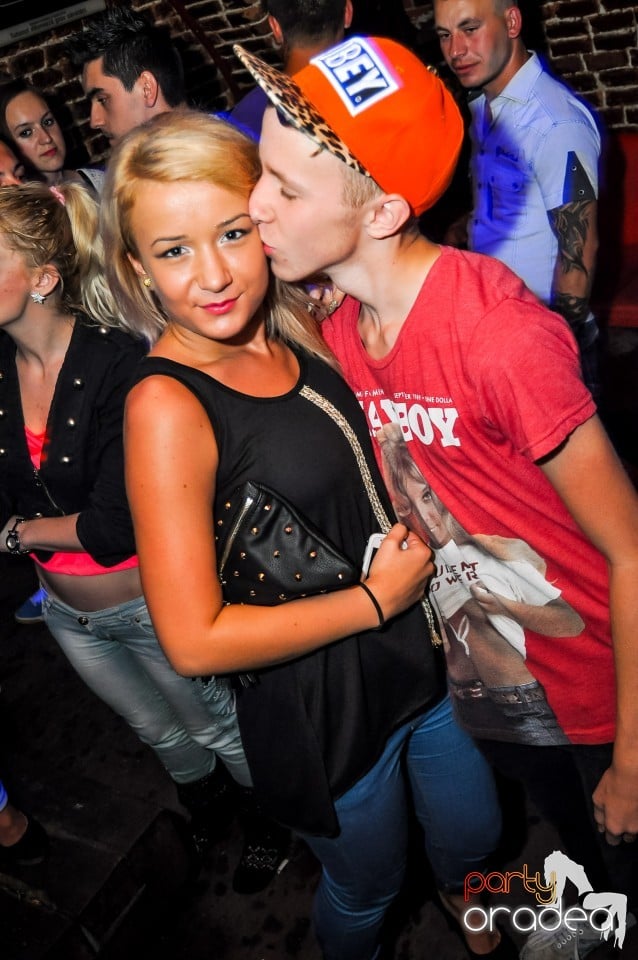 Crazy One Hour Free Holsten Party, 