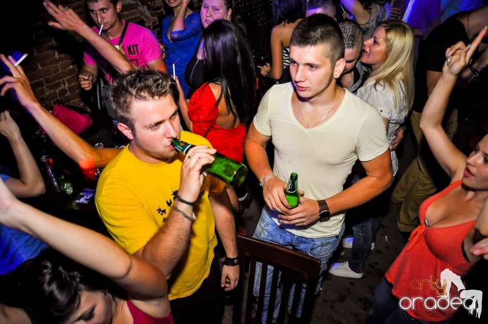 Crazy One Hour Free Holsten Party, 