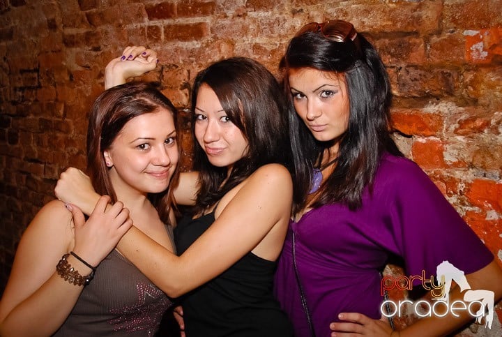 Cum se petrece joi în Escape?, 