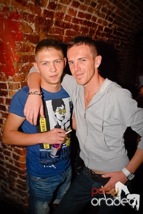 Cum se petrece joi în Escape?, 