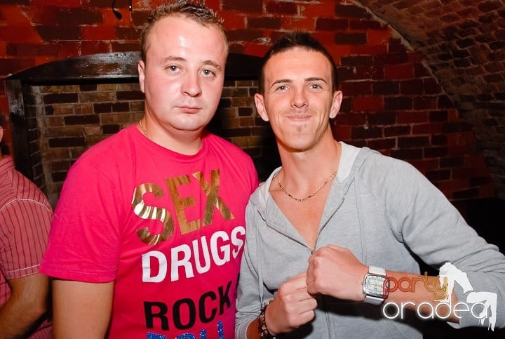 Cum se petrece joi în Escape?, 