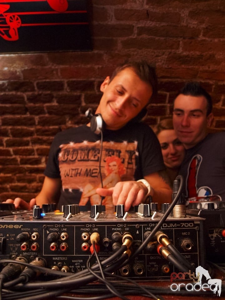 Dacă e joi, e Holsten Party în Escape!, 