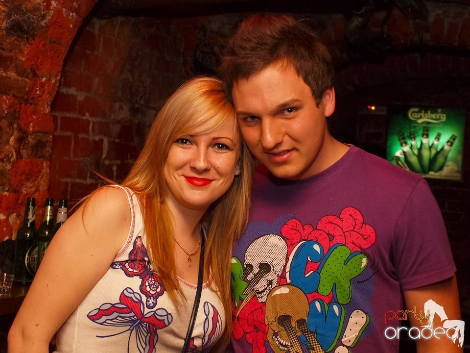 Dacă e joi, e Holsten Party în Escape!, 