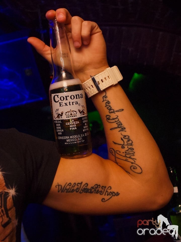 Dacă e joi, e Holsten Party în Escape!, 