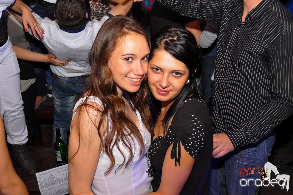 Dacă e joi, e Holsten Party în Escape, 