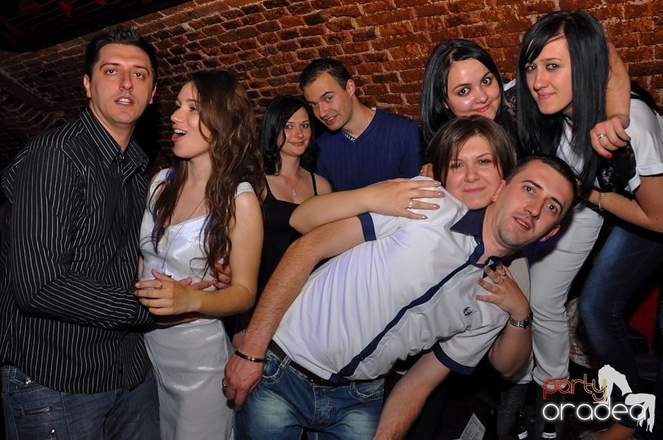 Dacă e joi, e Holsten Party în Escape, 