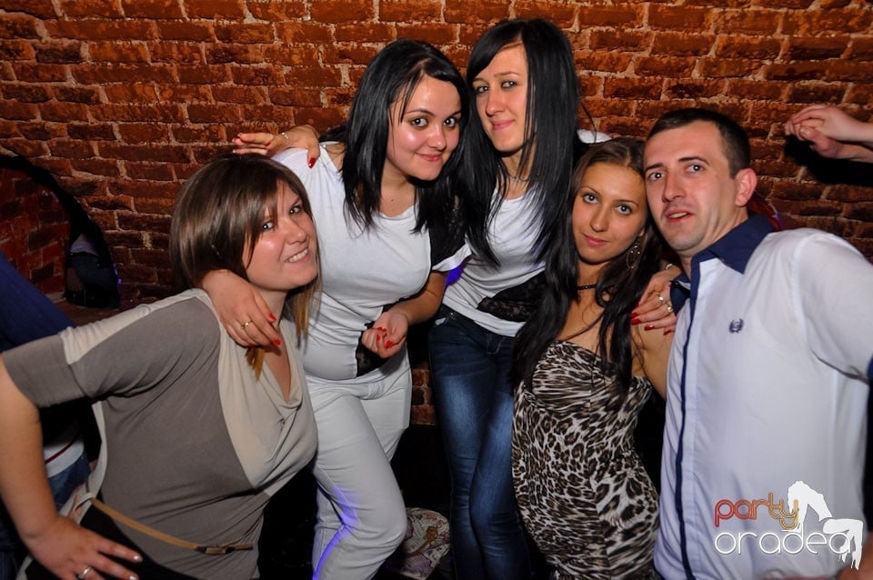 Dacă e joi, e Holsten Party în Escape, 