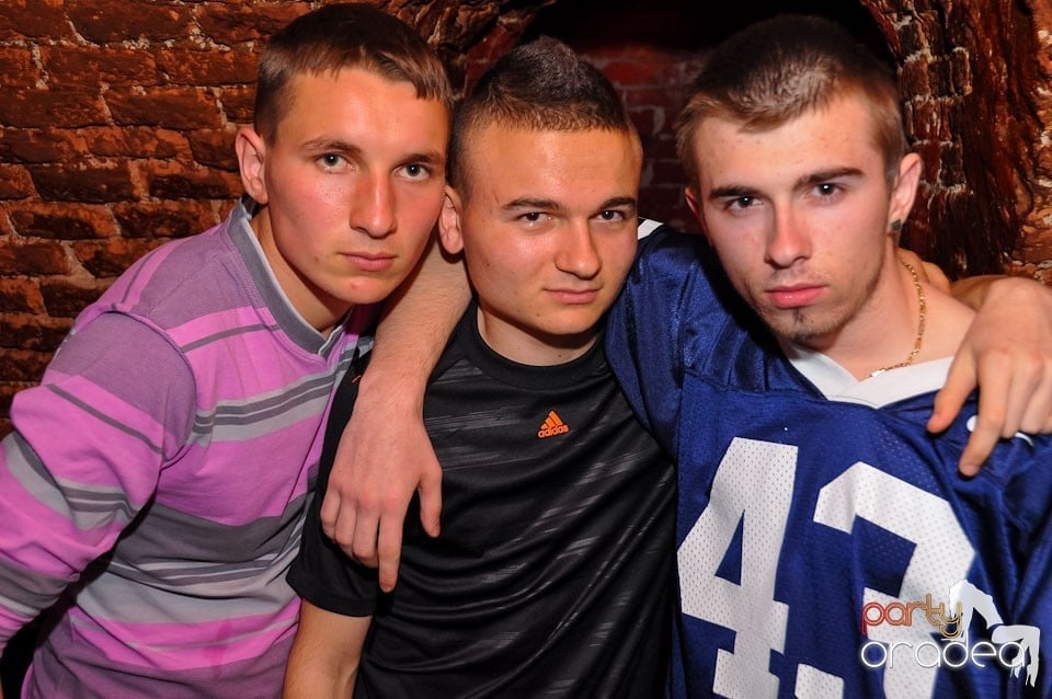 Dacă e joi, e Holsten Party în Escape, 