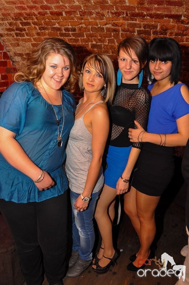 Dacă e joi, e Holsten Party în Escape, 