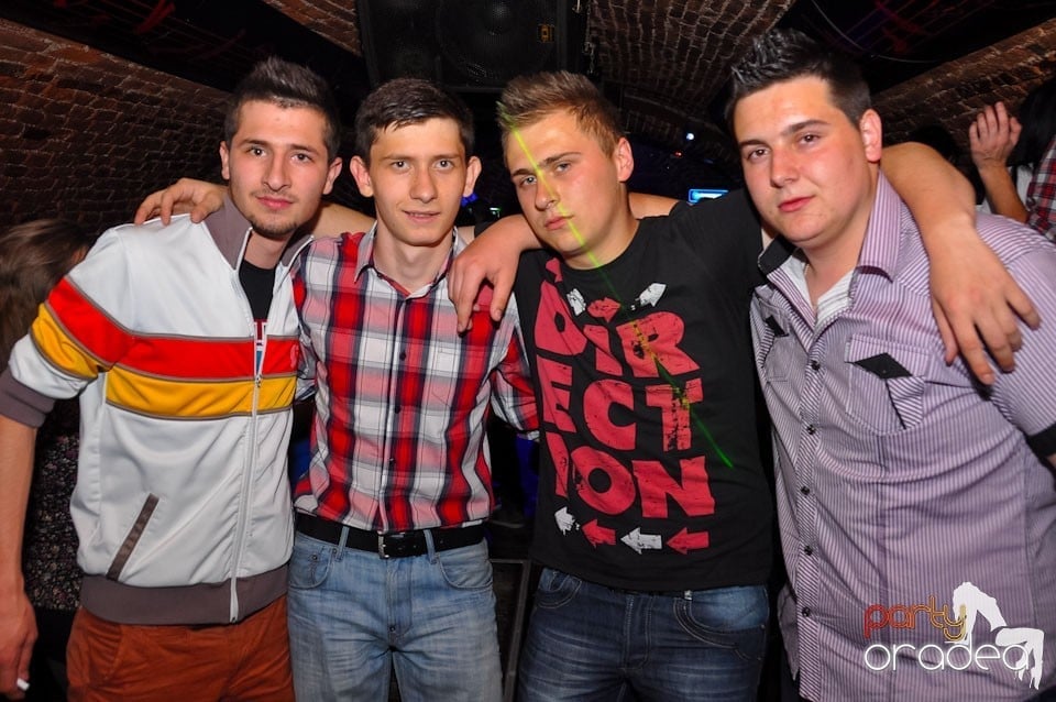 Dacă e joi, e Holsten Party în Escape, 