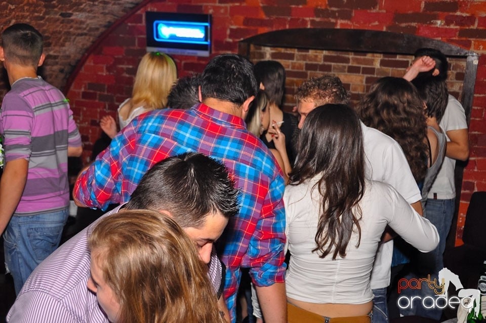 Dacă e joi, e Holsten Party în Escape, 