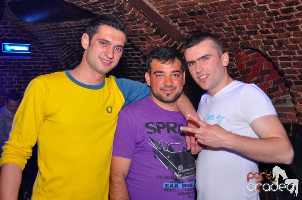 Dacă e joi, e Holsten Party în Escape, 