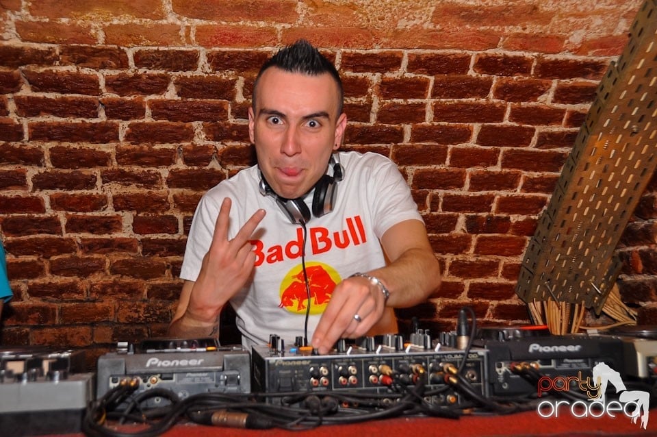 Dacă e joi, e Holsten Party în Escape, 