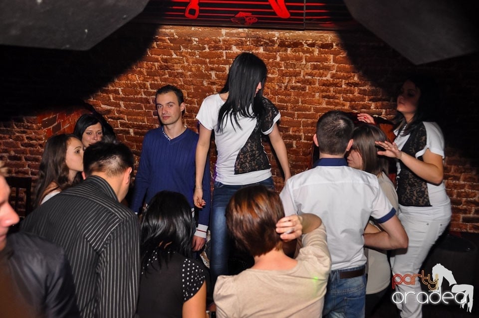 Dacă e joi, e Holsten Party în Escape, 