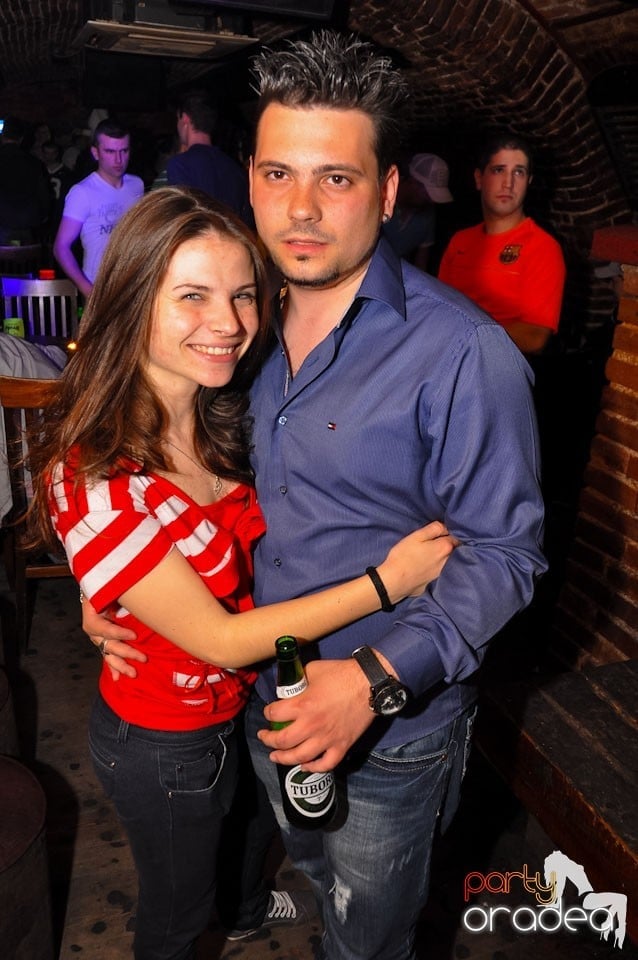 Dacă e joi, e Holsten Party în Escape, 