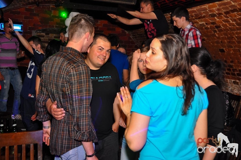 Dacă e joi, e Holsten Party în Escape, 