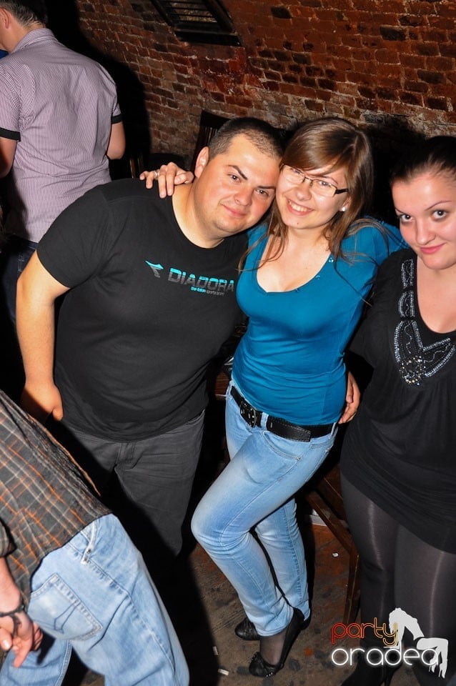 Dacă e joi, e Holsten Party în Escape, 