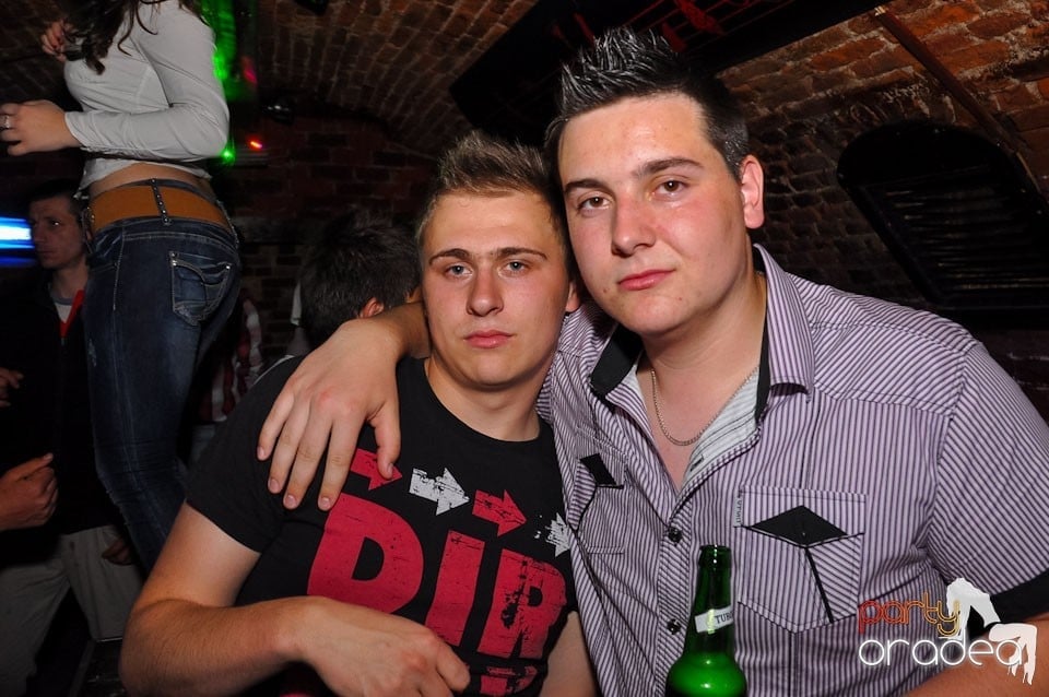 Dacă e joi, e Holsten Party în Escape, 