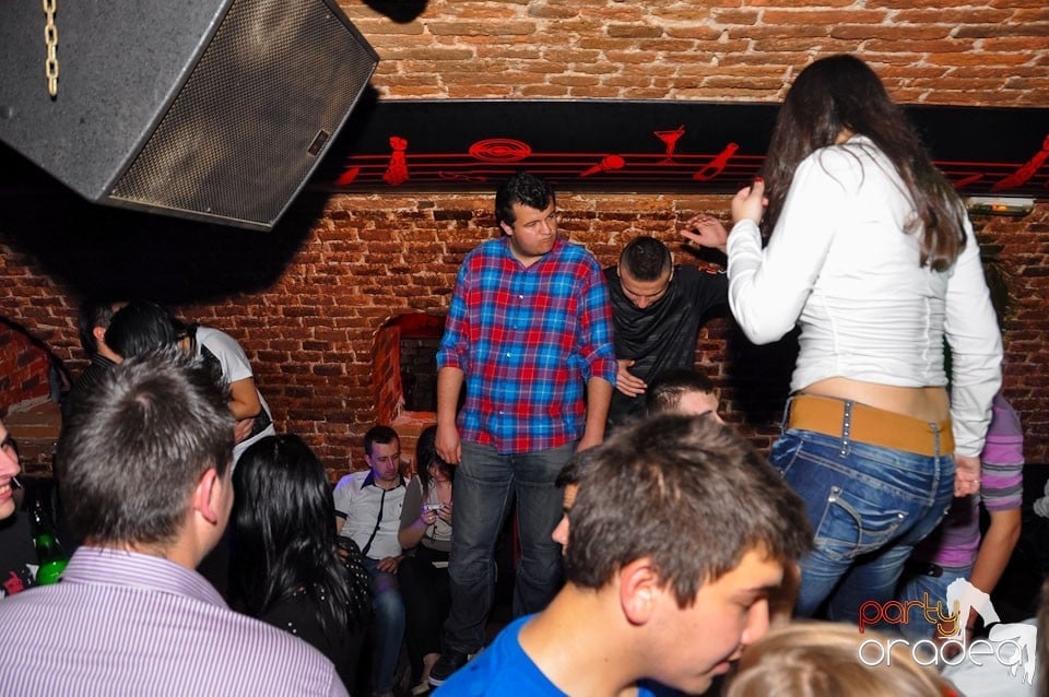 Dacă e joi, e Holsten Party în Escape, 