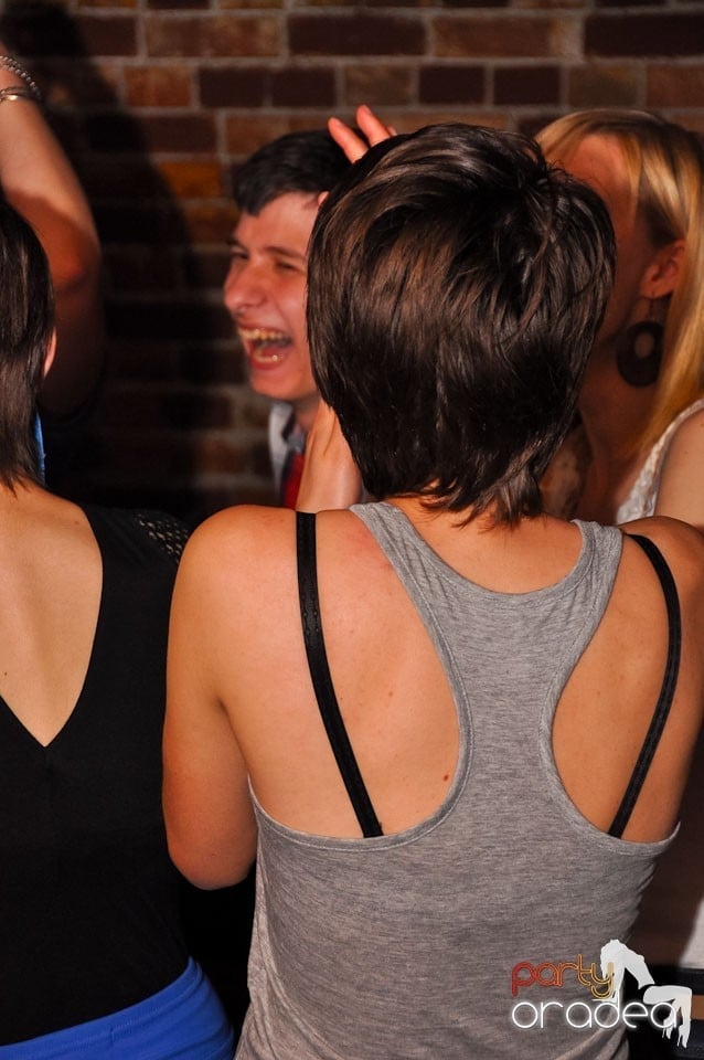 Dacă e joi, e Holsten Party în Escape, 