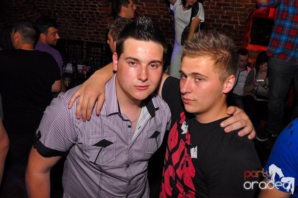 Dacă e joi, e Holsten Party în Escape, 