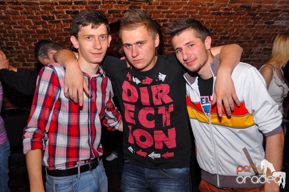 Dacă e joi, e Holsten Party în Escape, 