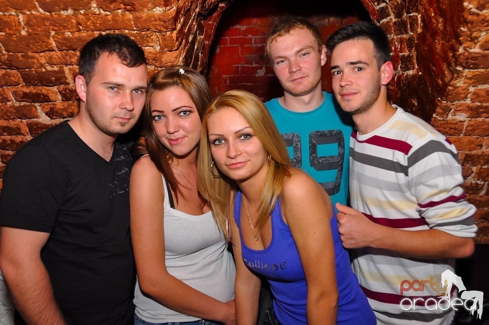 Dacă e joi, e Holsten Party în Escape, 