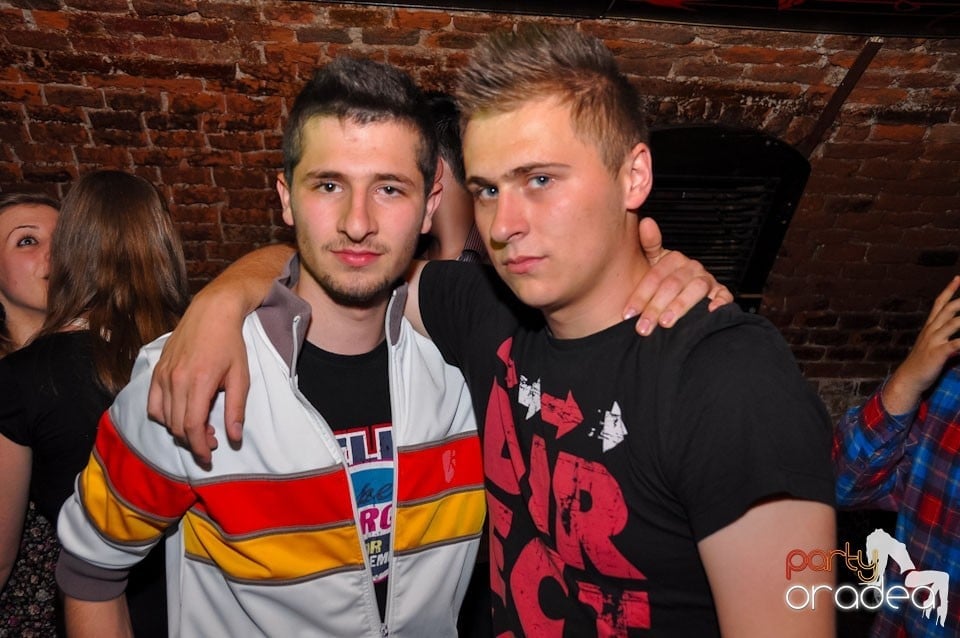 Dacă e joi, e Holsten Party în Escape, 