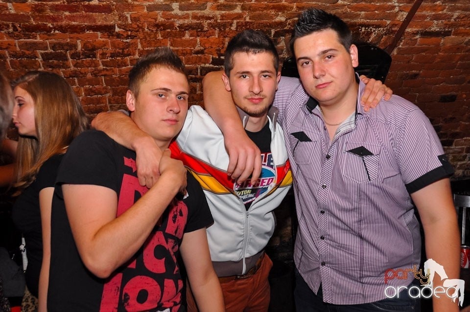 Dacă e joi, e Holsten Party în Escape, 