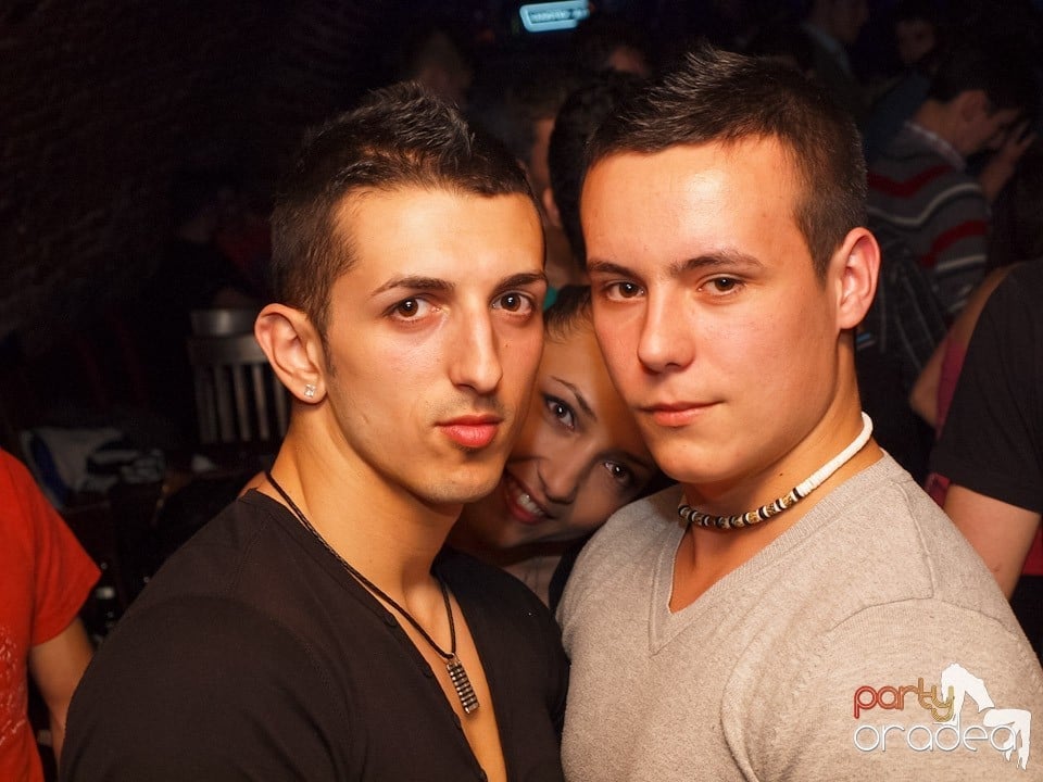 Dacă e joi, e Holsten Party în Escape!, 