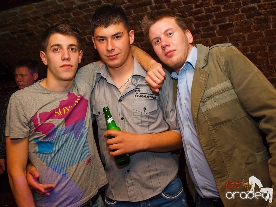 Dacă e joi, e Holsten Party în Escape!, 