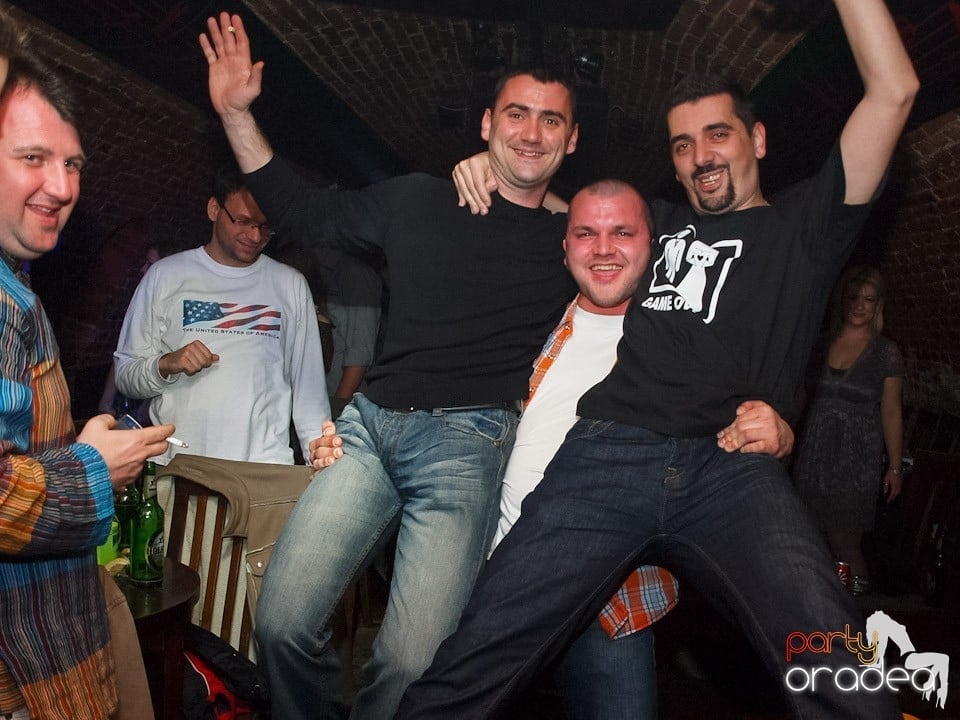 Dacă e joi, e Holsten Party în Escape!, 