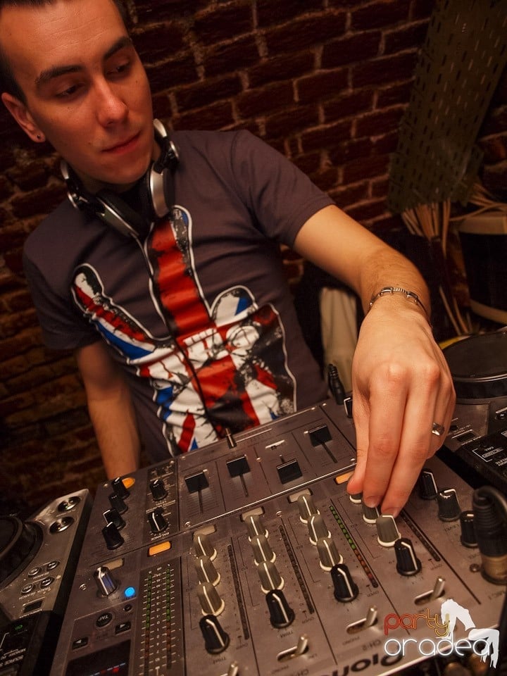 Dacă e joi, e Holsten Party în Escape!, 