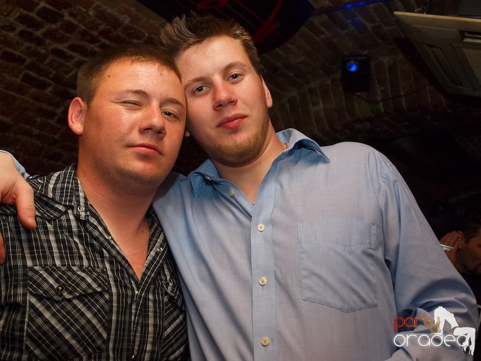 Dacă e joi, e Holsten Party în Escape!, 